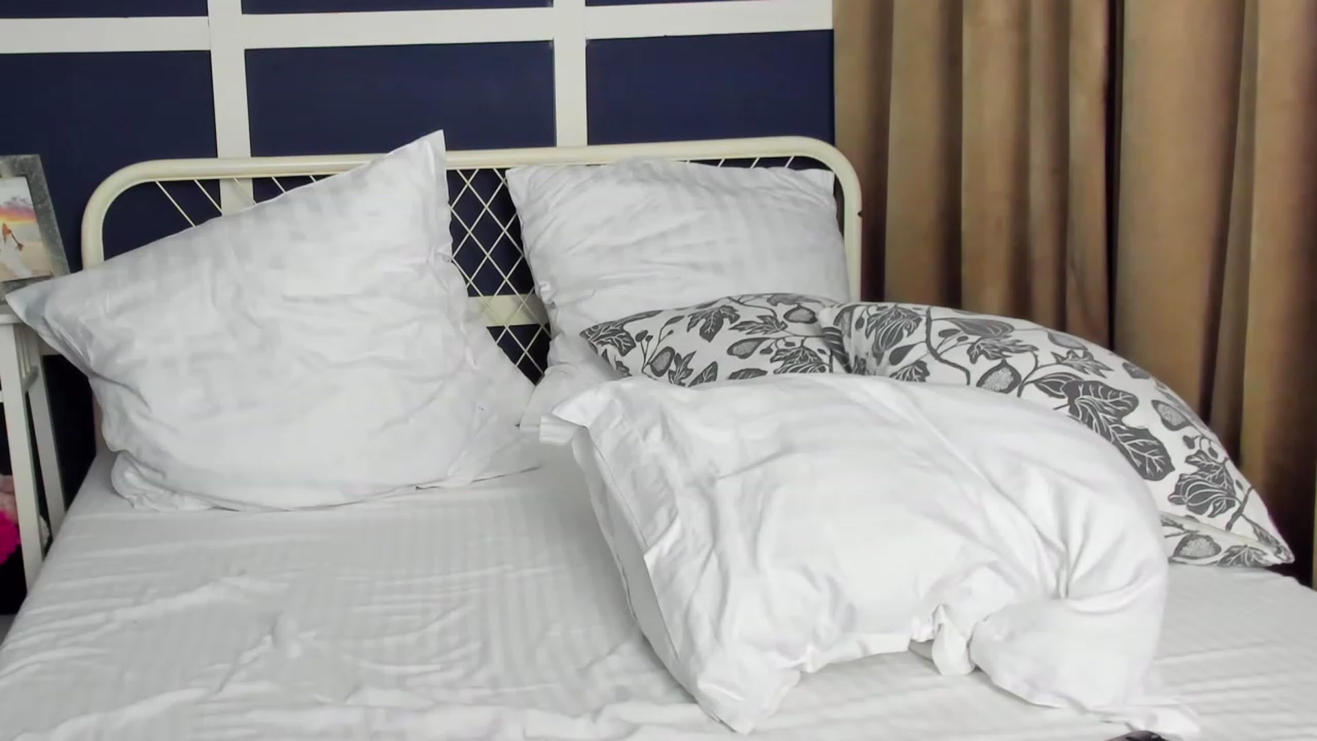 Gallery image thumbnail from ChristynaRos's myfreecams stream on, 05/22/2023, 02:33 image 15 of 20