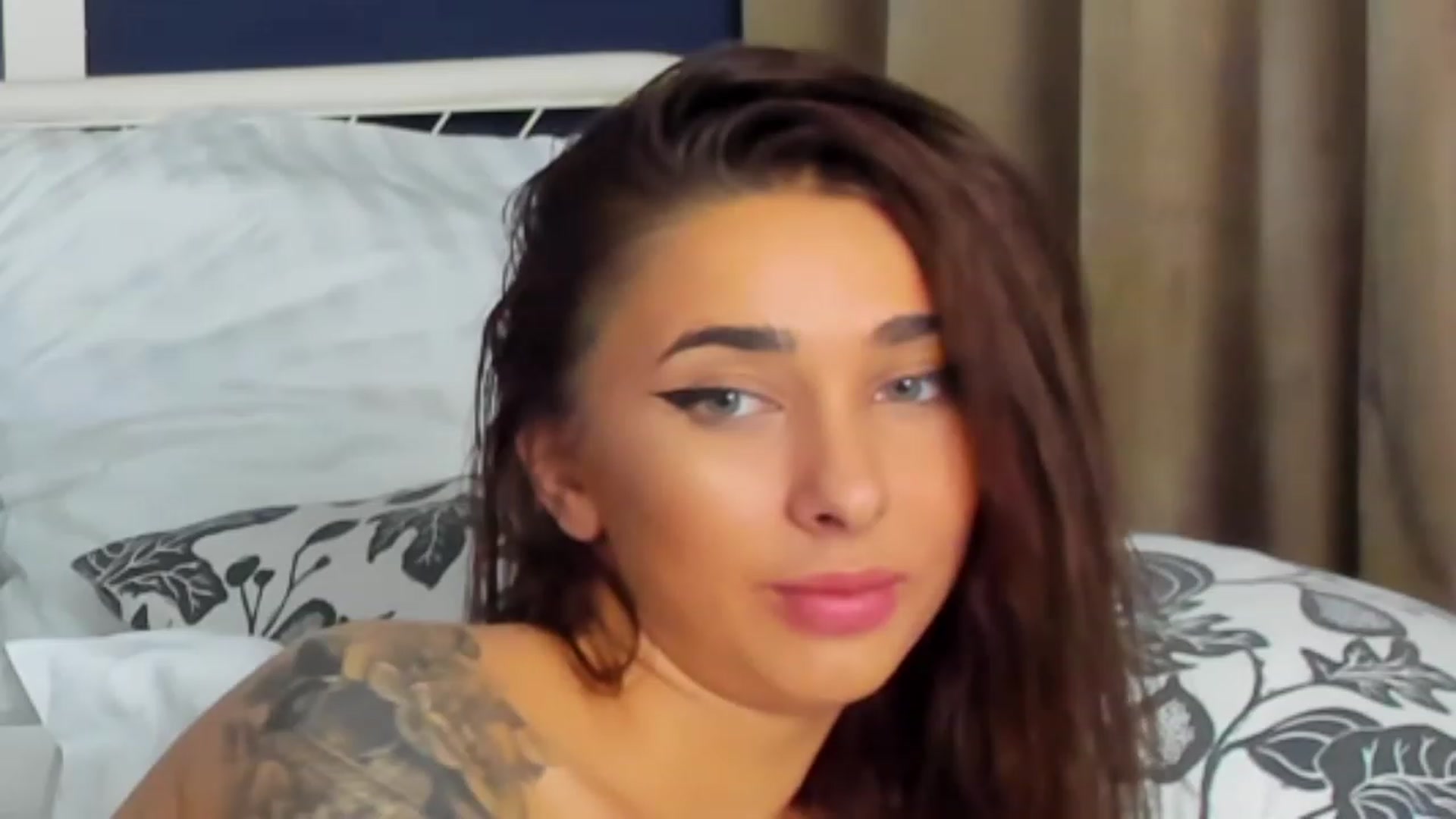 Gallery image thumbnail from ChristynaRos's myfreecams stream on, 05/22/2023, 02:33 image 14 of 20