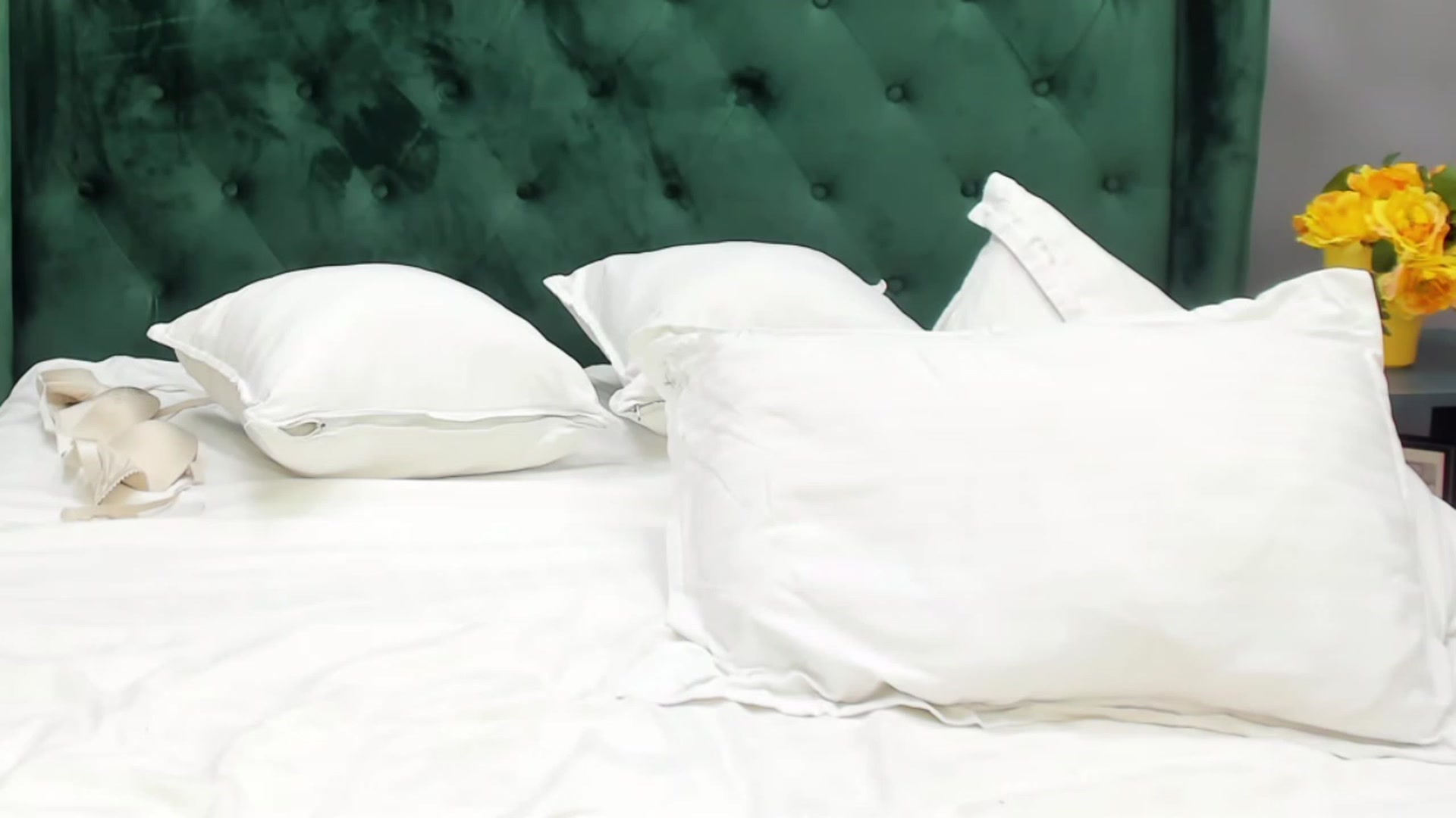 Gallery image thumbnail from ChristynaRos's myfreecams stream on, 06/01/2023, 24:18 image 18 of 20