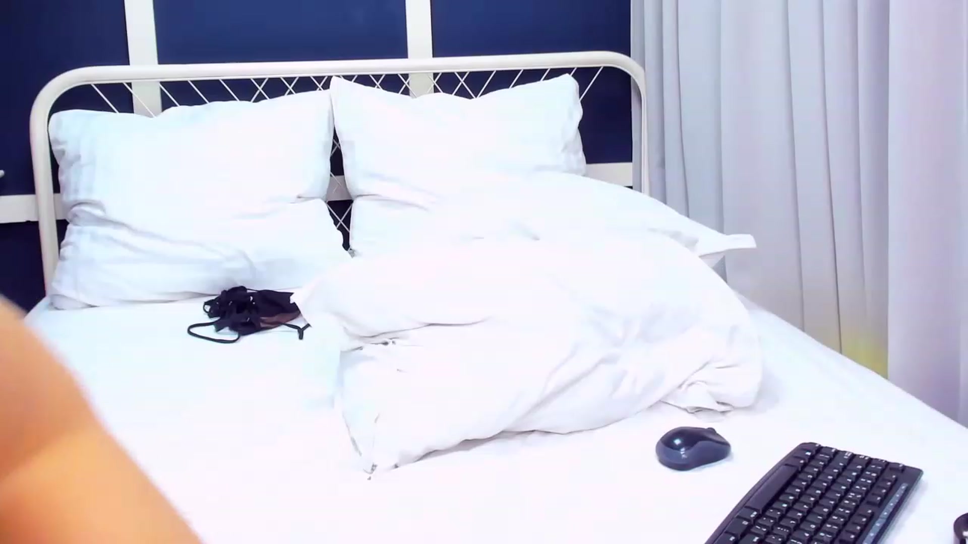 Gallery image thumbnail from ChristynaRos's myfreecams stream on, 10/11/2023, 23:45 image 18 of 20