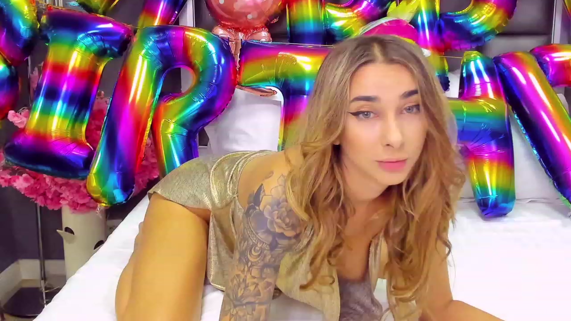 Gallery image thumbnail from ChristynaRos's myfreecams stream on, 10/25/2023, 20:01 image 17 of 20