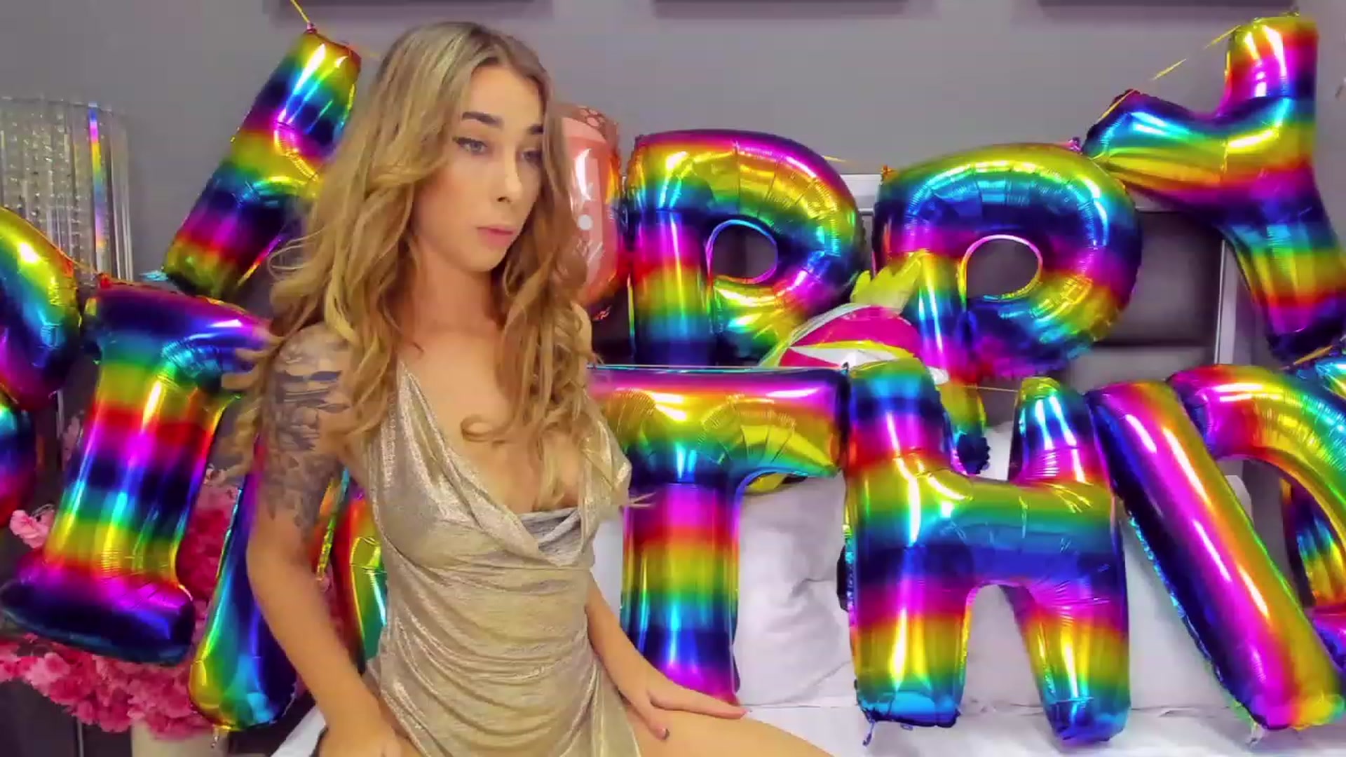 Gallery image thumbnail from ChristynaRos's myfreecams stream on, 10/25/2023, 20:01 image 18 of 20