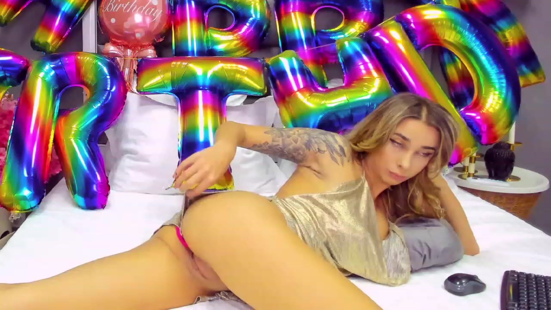 Gallery image thumbnail from ChristynaRos's myfreecams stream on, 10/25/2023, 23:17 image 5 of 20