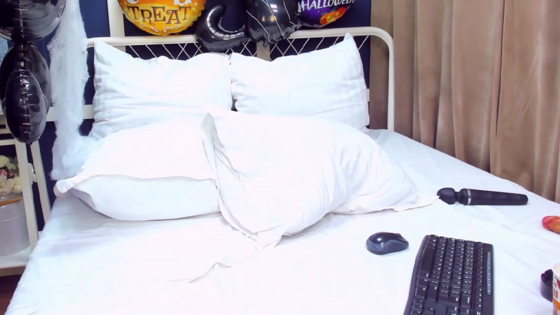 Gallery image thumbnail from ChristynaRos's myfreecams stream on, 10/31/2023, 21:50 image 18 of 20