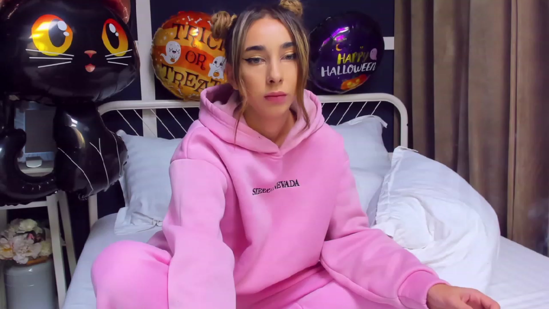 Gallery image thumbnail from ChristynaRos's myfreecams stream on, 11/04/2023, 24:27 image 18 of 20