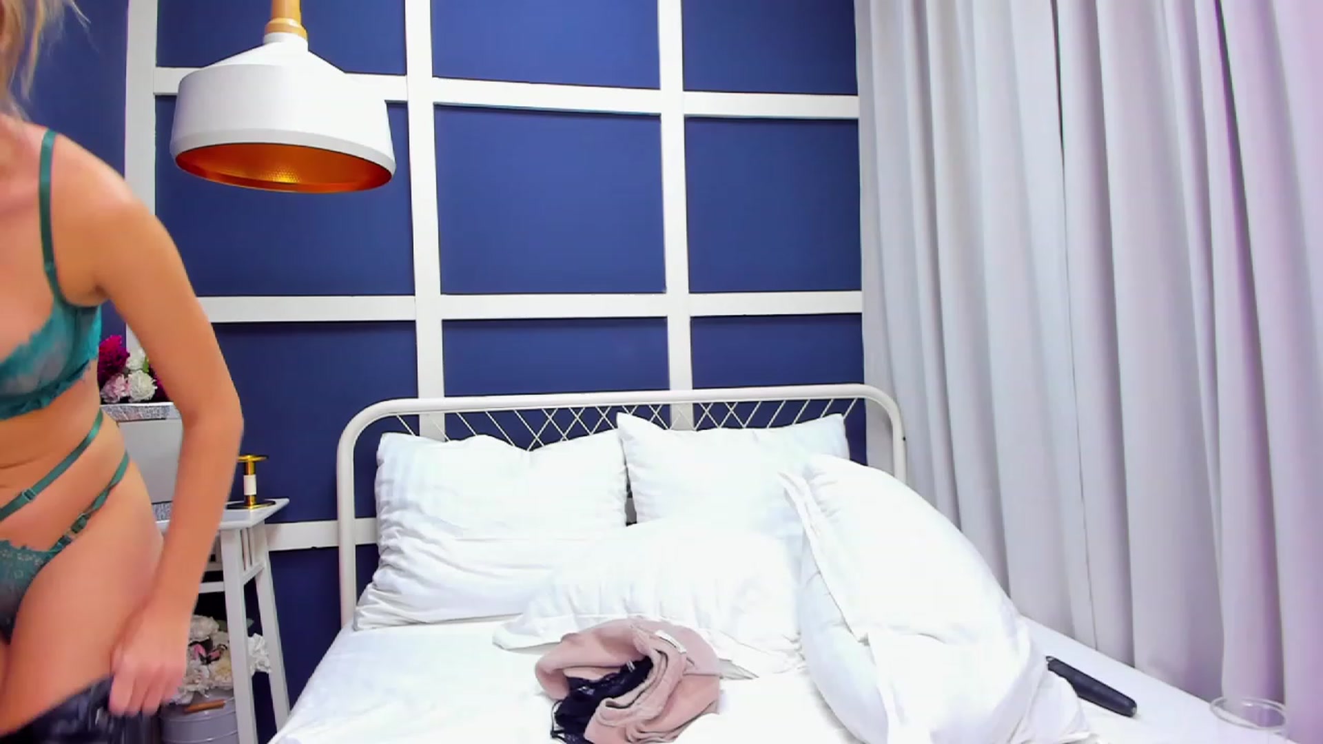 Gallery image thumbnail from ChristynaRos's myfreecams stream on, 12/06/2023, 03:44 image 16 of 20
