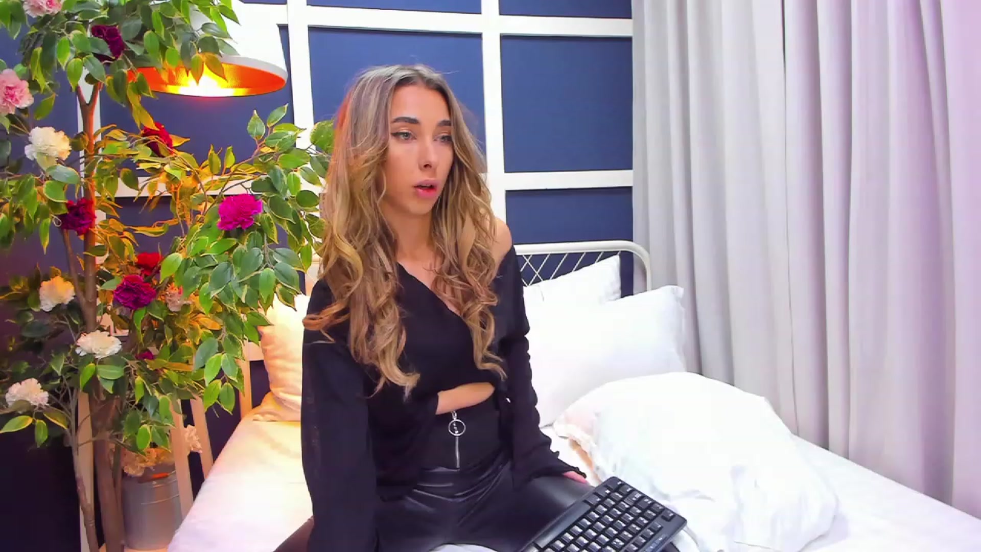 Gallery image thumbnail from ChristynaRos's myfreecams stream on, 12/10/2023, 24:39 image 9 of 20