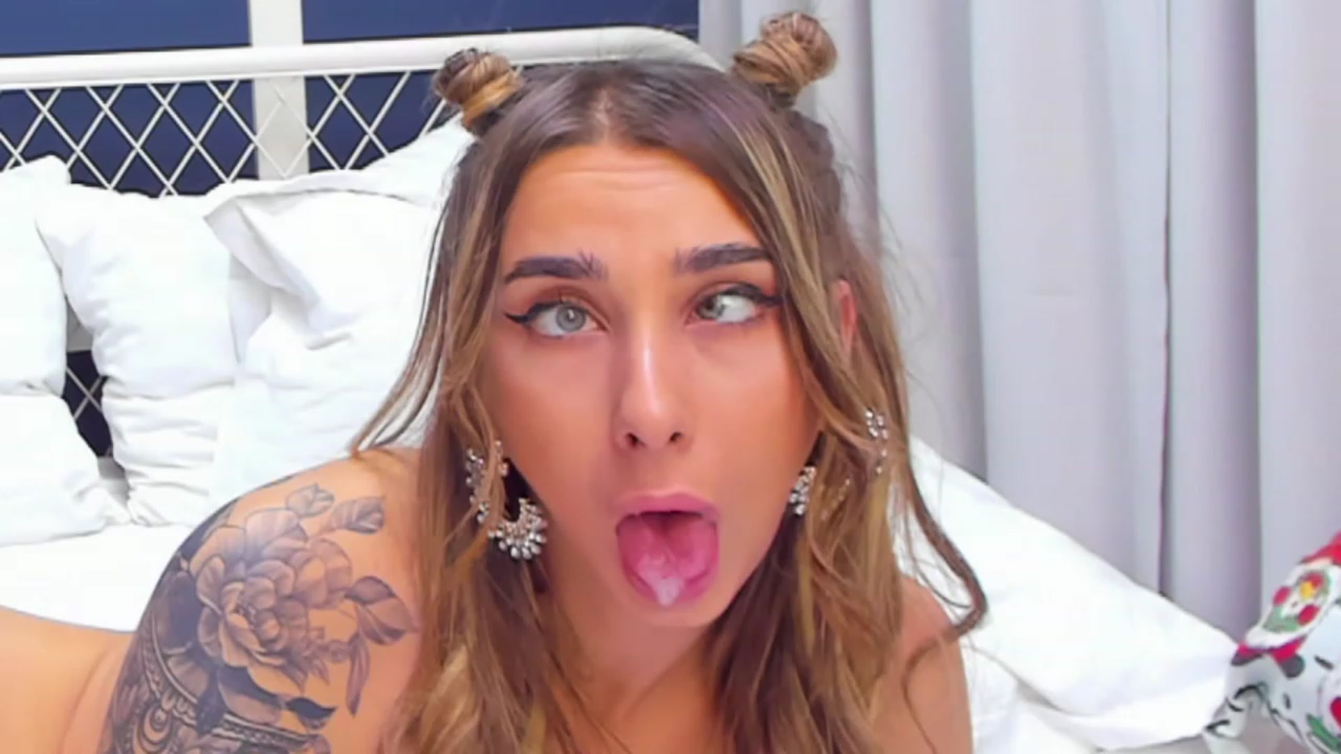Gallery image thumbnail from ChristynaRos's myfreecams stream on, 12/21/2023, 02:39 image 3 of 20