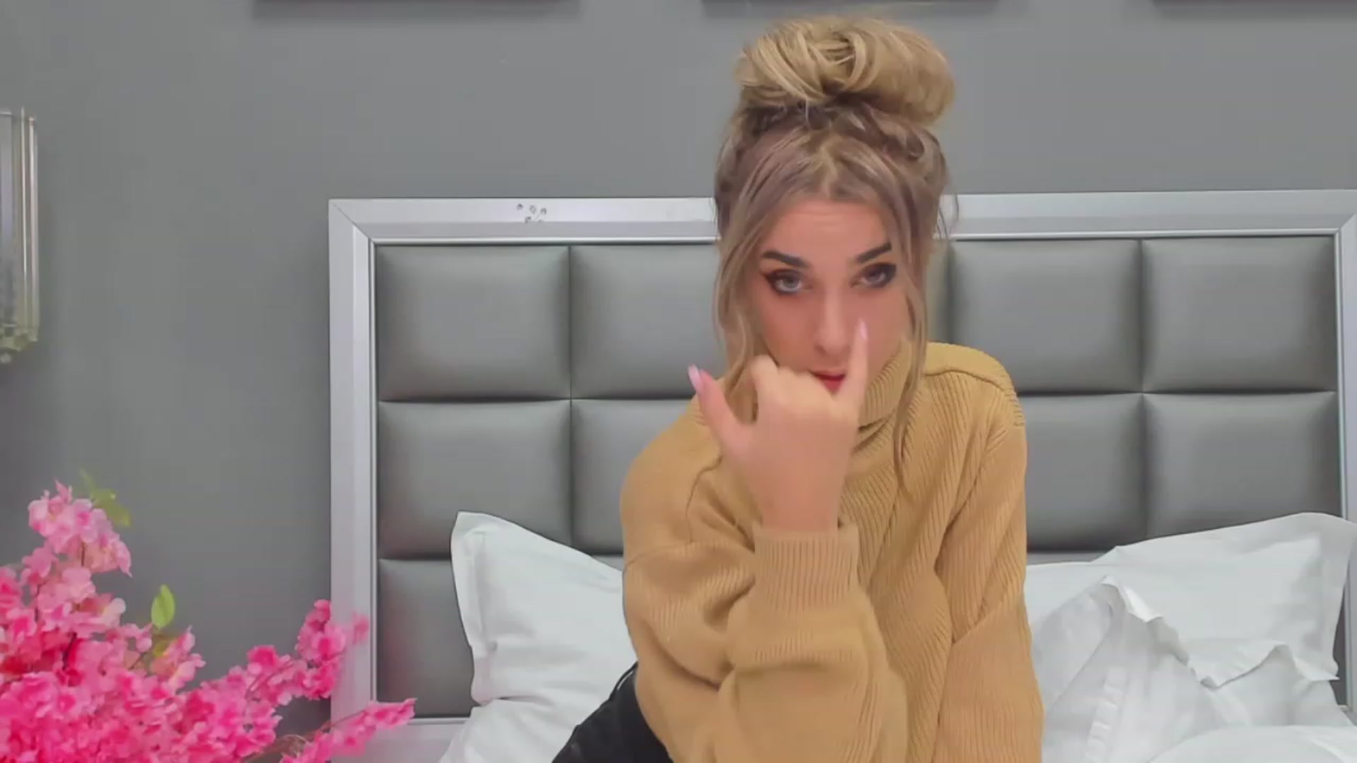Gallery image thumbnail from ChristynaRos's myfreecams stream on, 01/24/2024, 23:51 image 19 of 20