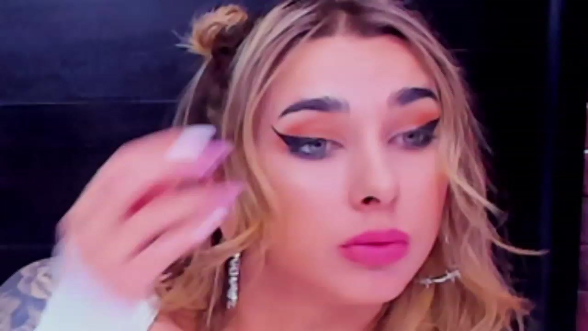 Gallery image thumbnail from ChristynaRos's myfreecams stream on, 03/05/2024, 01:48 image 17 of 20