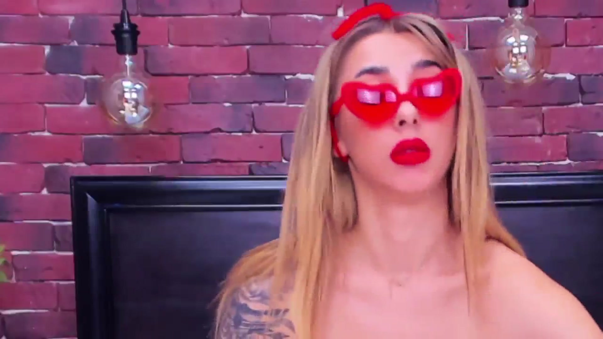 Gallery image thumbnail from ChristynaRos's myfreecams stream on, 03/21/2024, 04:09 image 6 of 20