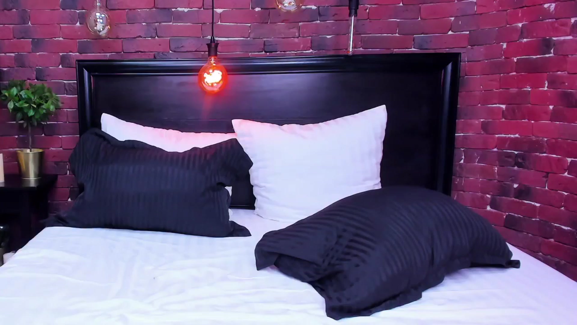 Gallery image thumbnail from ChristynaRos's myfreecams stream on, 05/17/2024, 20:03 image 3 of 20