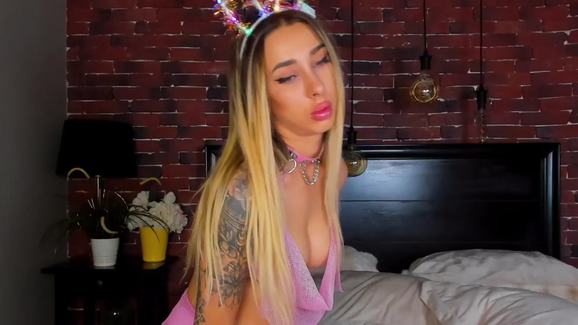 Gallery image thumbnail from ChristynaRos's myfreecams stream on, 04/05/2026, 02:50 image 5 of 20