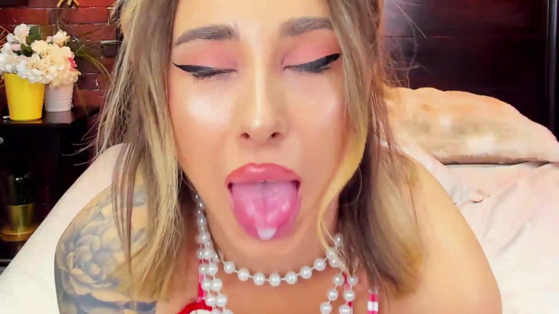 Gallery image thumbnail from ChristynaRos's myfreecams stream on, 06/06/2026, 22:31 image 11 of 20