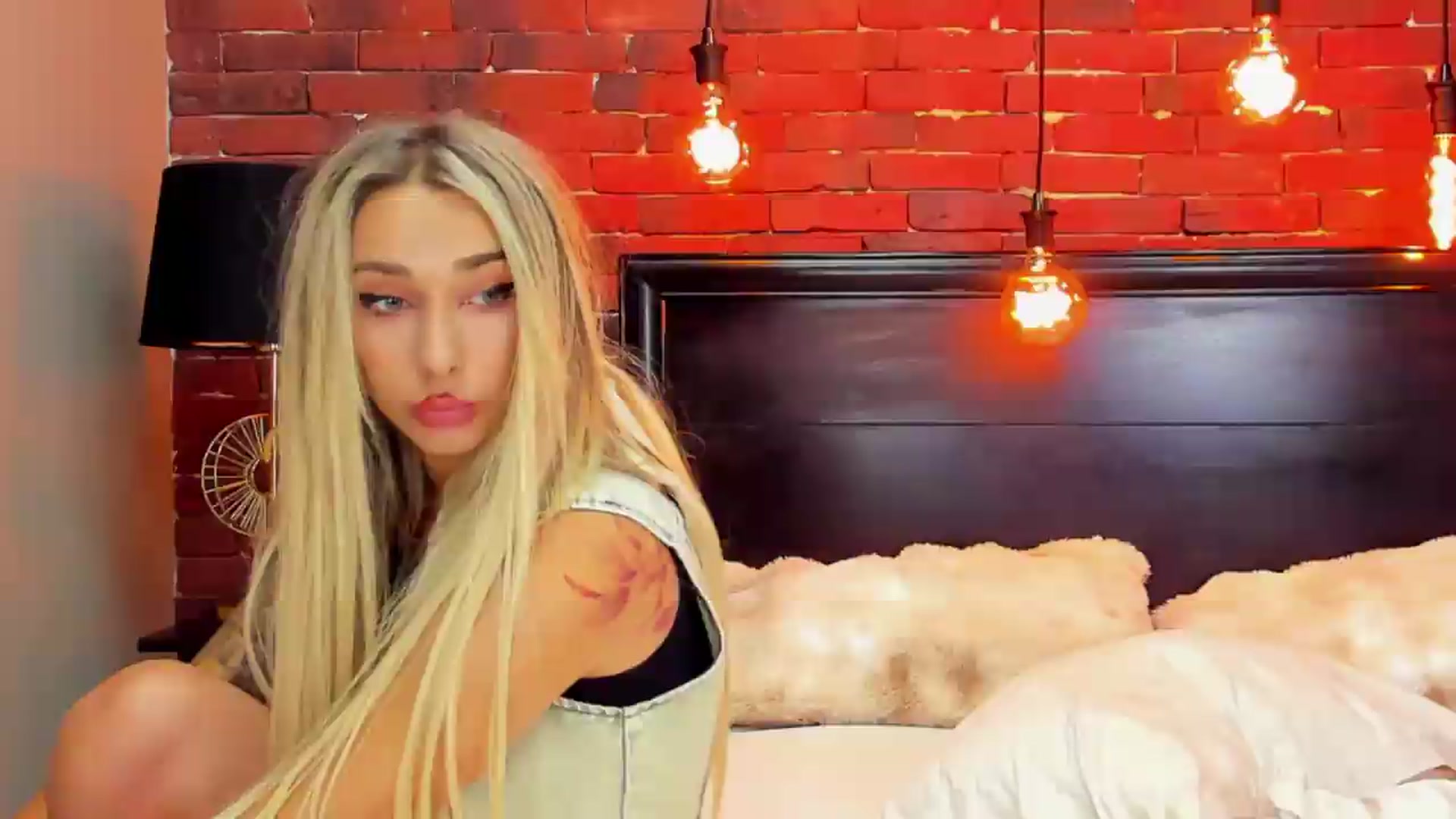 Gallery image thumbnail from ChristynaRos's myfreecams stream on, 08/13/2026, 22:58 image 16 of 20