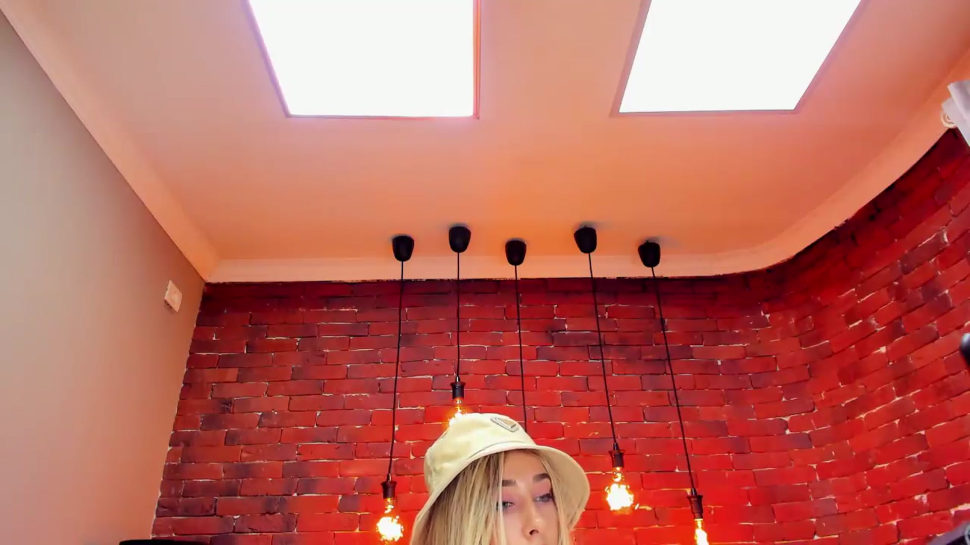 Gallery image thumbnail from ChristynaRos's myfreecams stream on, 08/20/2026, 03:10 image 19 of 20