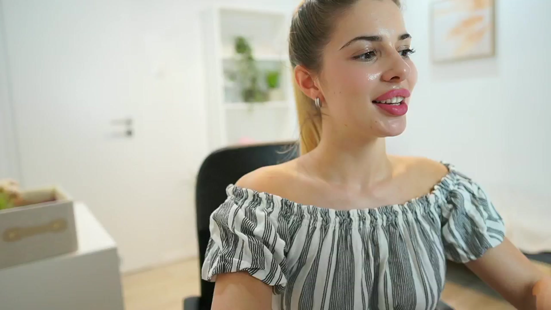 Gallery image thumbnail from Chroniclove69's myfreecams stream on, 01/08/2025, 18:43 image 10 of 20