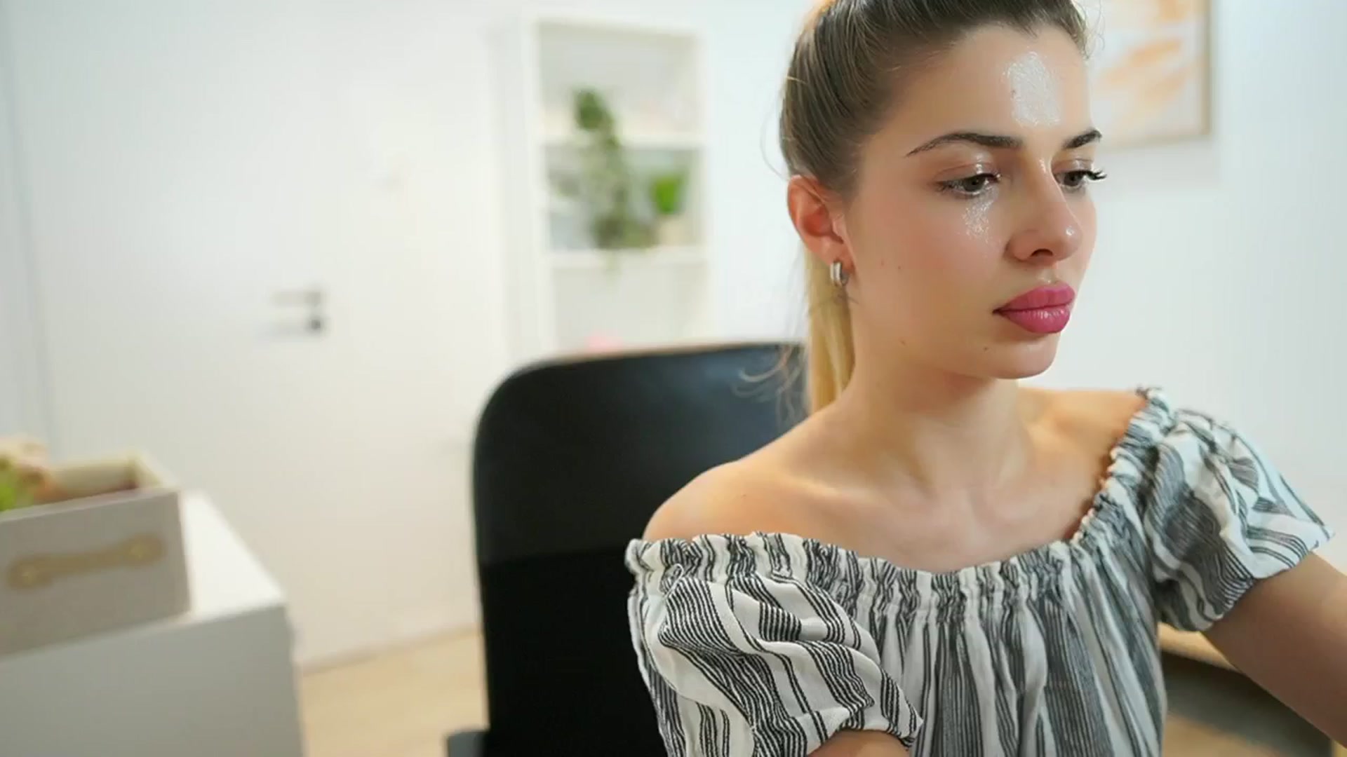 Gallery image thumbnail from Chroniclove69's myfreecams stream on, 01/08/2025, 18:43 image 6 of 20