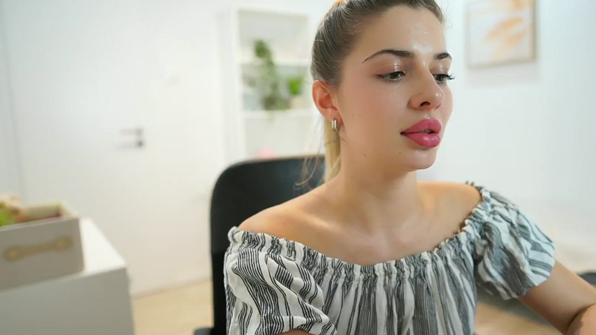 Gallery image thumbnail from Chroniclove69's myfreecams stream on, 01/08/2025, 18:43 image 13 of 20