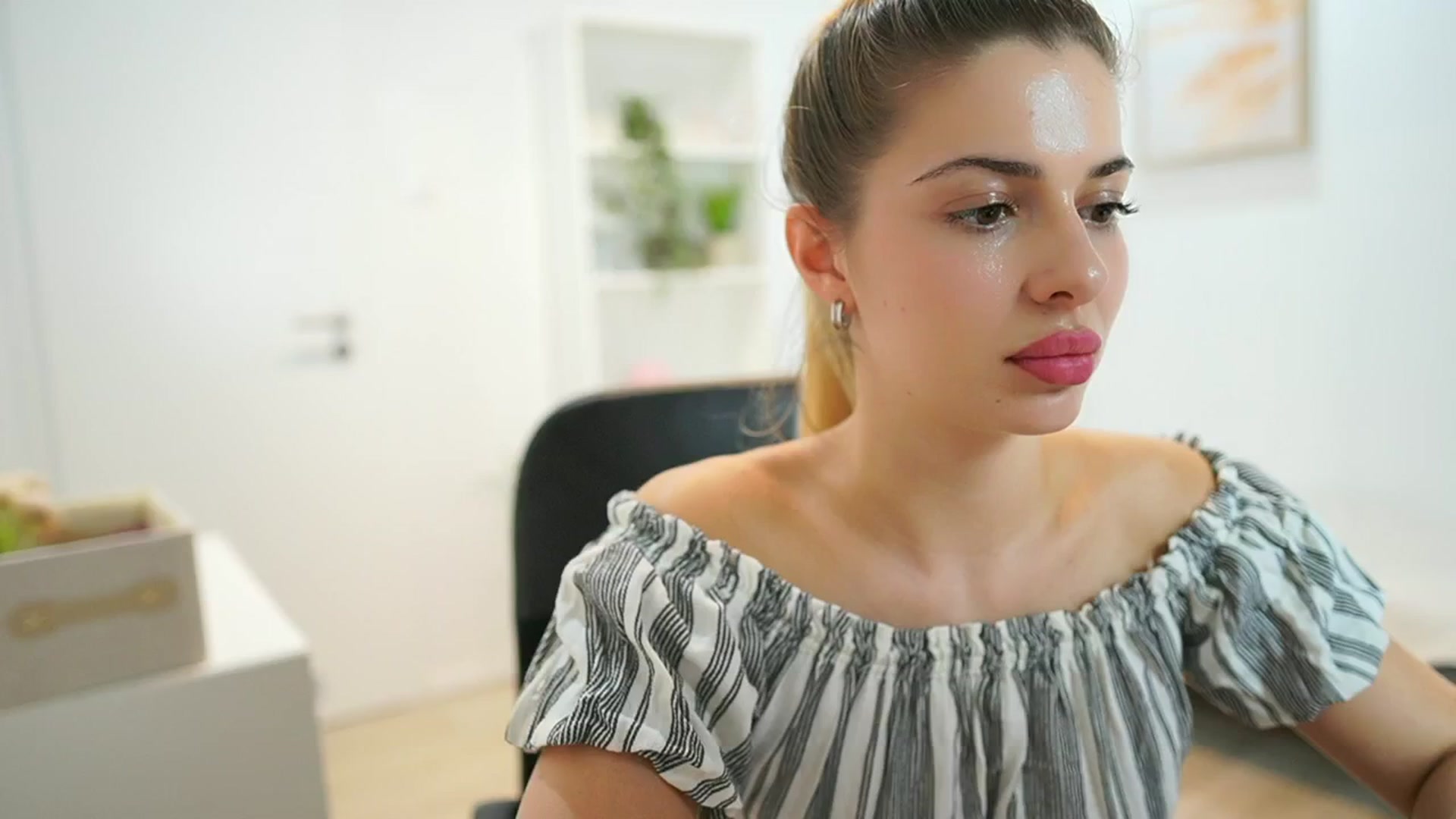 Gallery image thumbnail from Chroniclove69's myfreecams stream on, 01/08/2025, 18:43 image 16 of 20