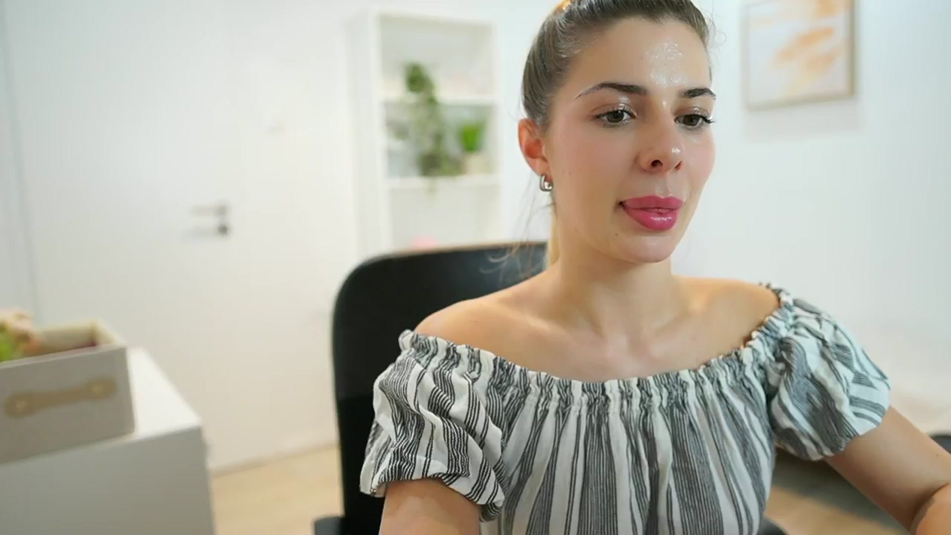 Gallery image thumbnail from Chroniclove69's myfreecams stream on, 01/08/2025, 18:43 image 9 of 20