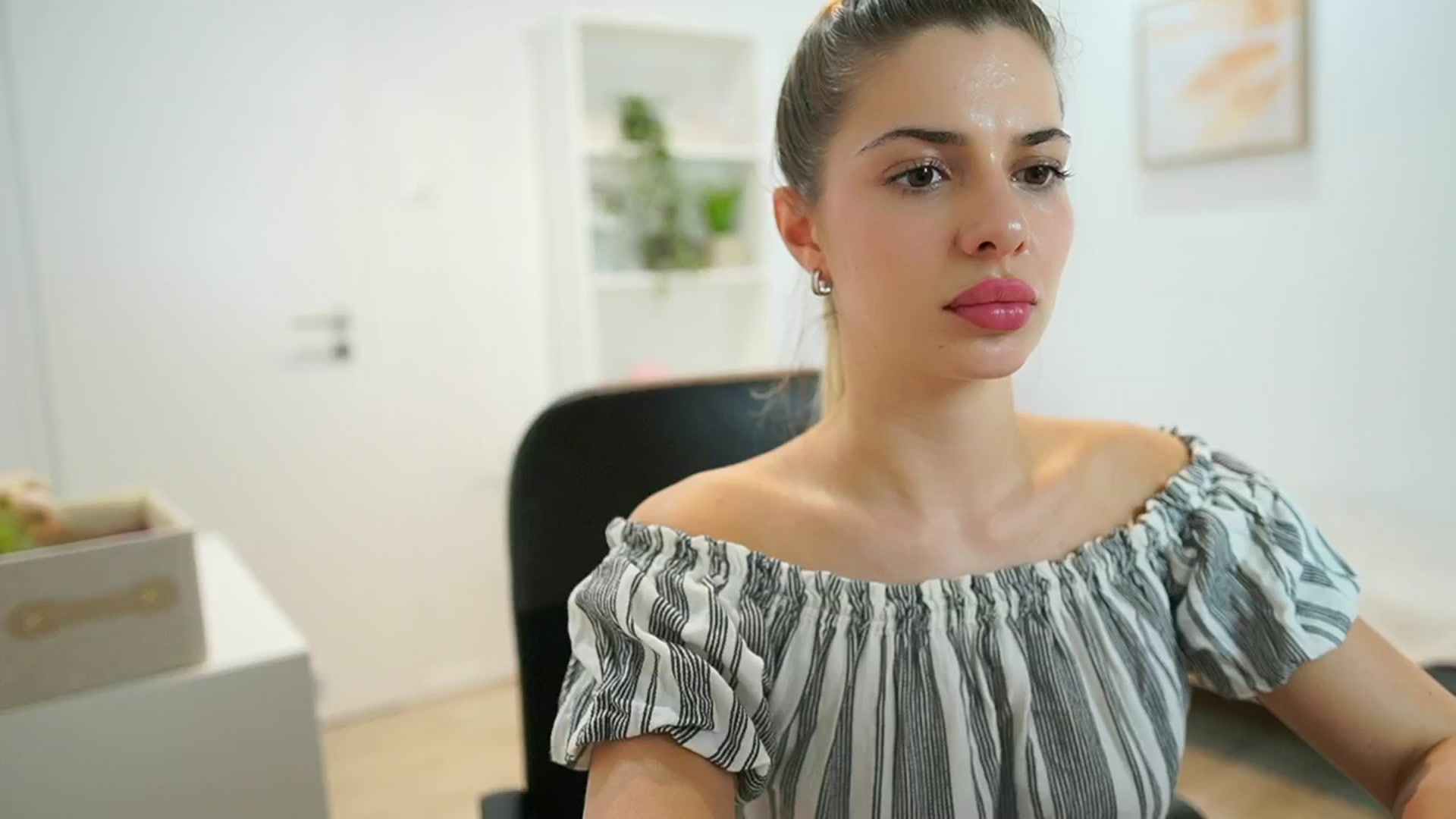 Gallery image thumbnail from Chroniclove69's myfreecams stream on, 01/08/2025, 18:43 image 8 of 20