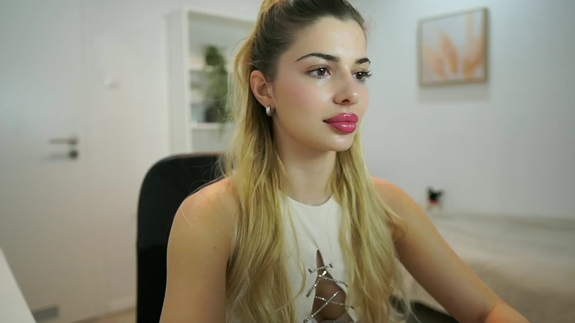 Gallery image thumbnail from Chroniclove69's myfreecams stream on, 01/09/2025, 14:48 image 3 of 20