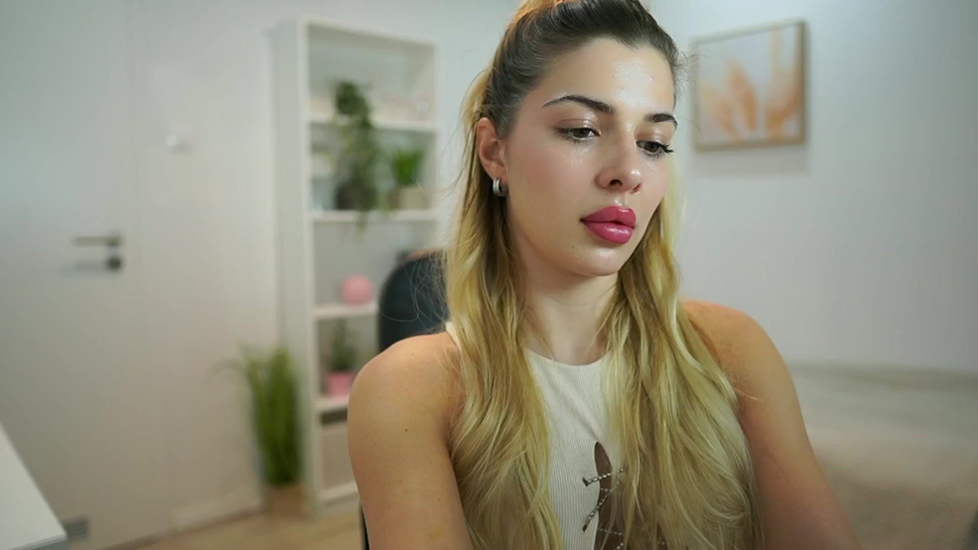 Gallery image thumbnail from Chroniclove69's myfreecams stream on, 01/09/2025, 15:36 image 18 of 20