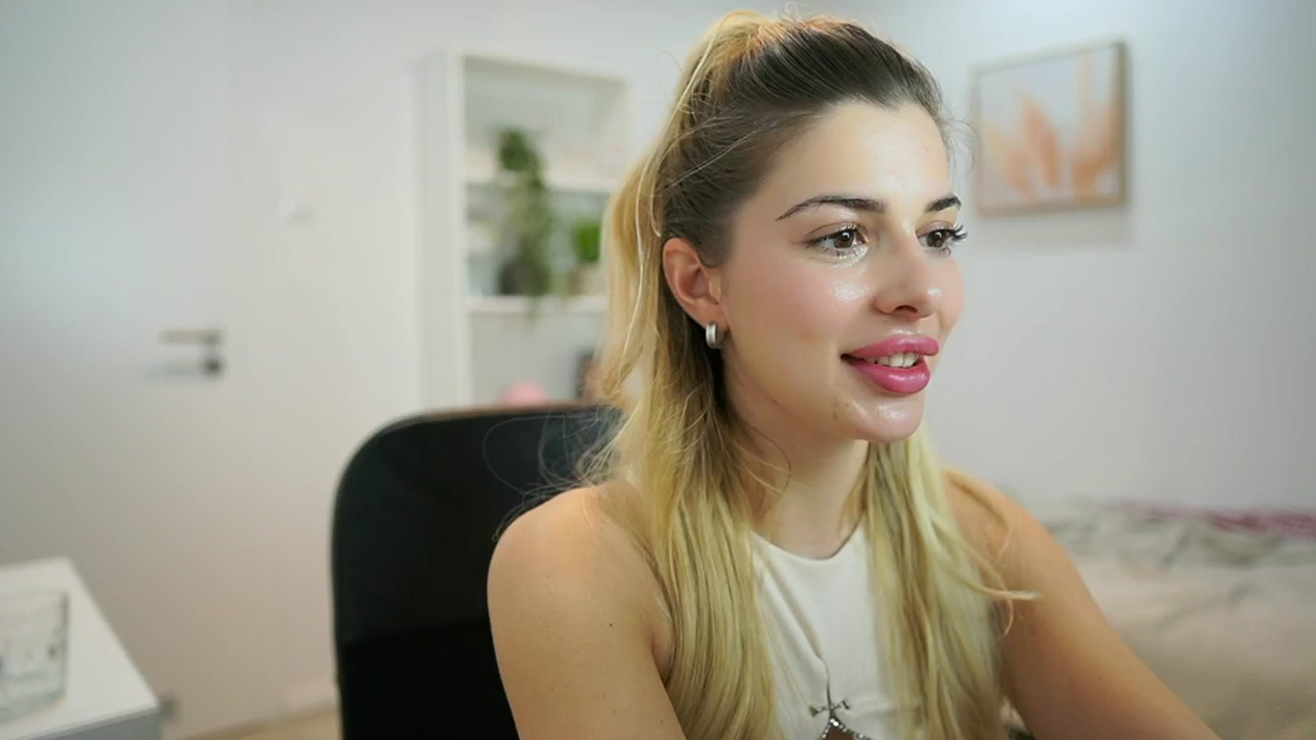 Gallery image thumbnail from Chroniclove69's myfreecams stream on, 01/09/2025, 17:49 image 8 of 20