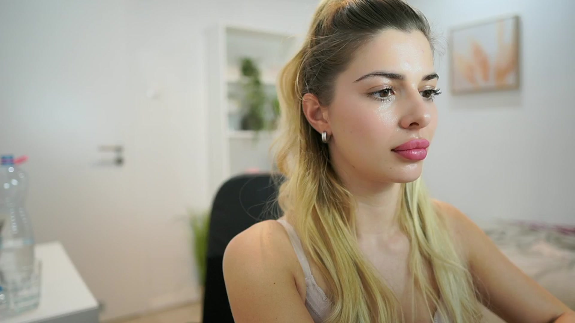Gallery image thumbnail from Chroniclove69's myfreecams stream on, 01/09/2025, 19:04 image 2 of 20