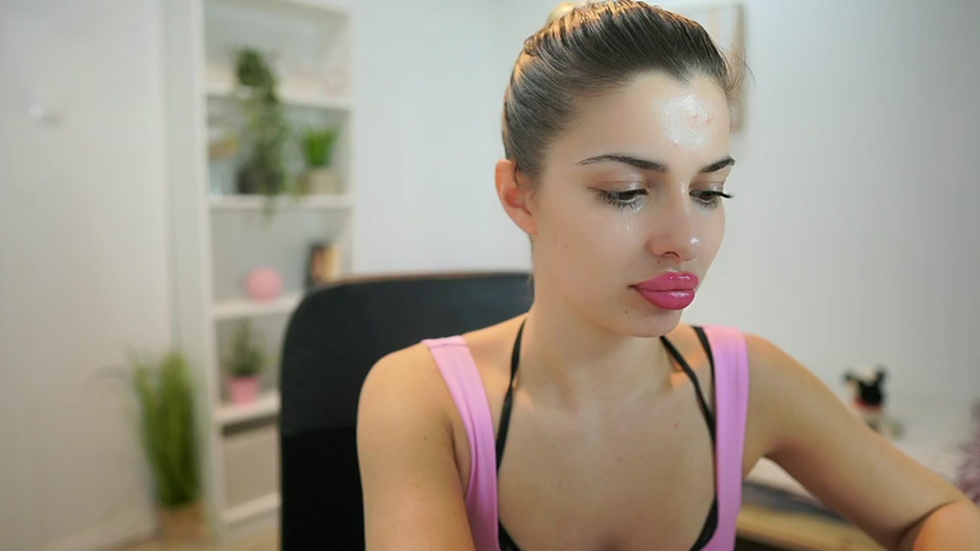 Gallery image thumbnail from Chroniclove69's myfreecams stream on, 01/11/2025, 15:39 image 9 of 20