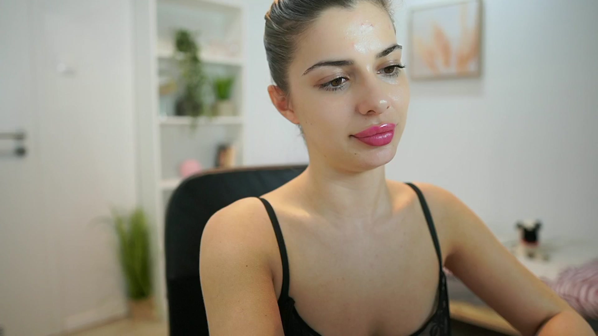 Gallery image thumbnail from Chroniclove69's myfreecams stream on, 01/11/2025, 18:00 image 1 of 20
