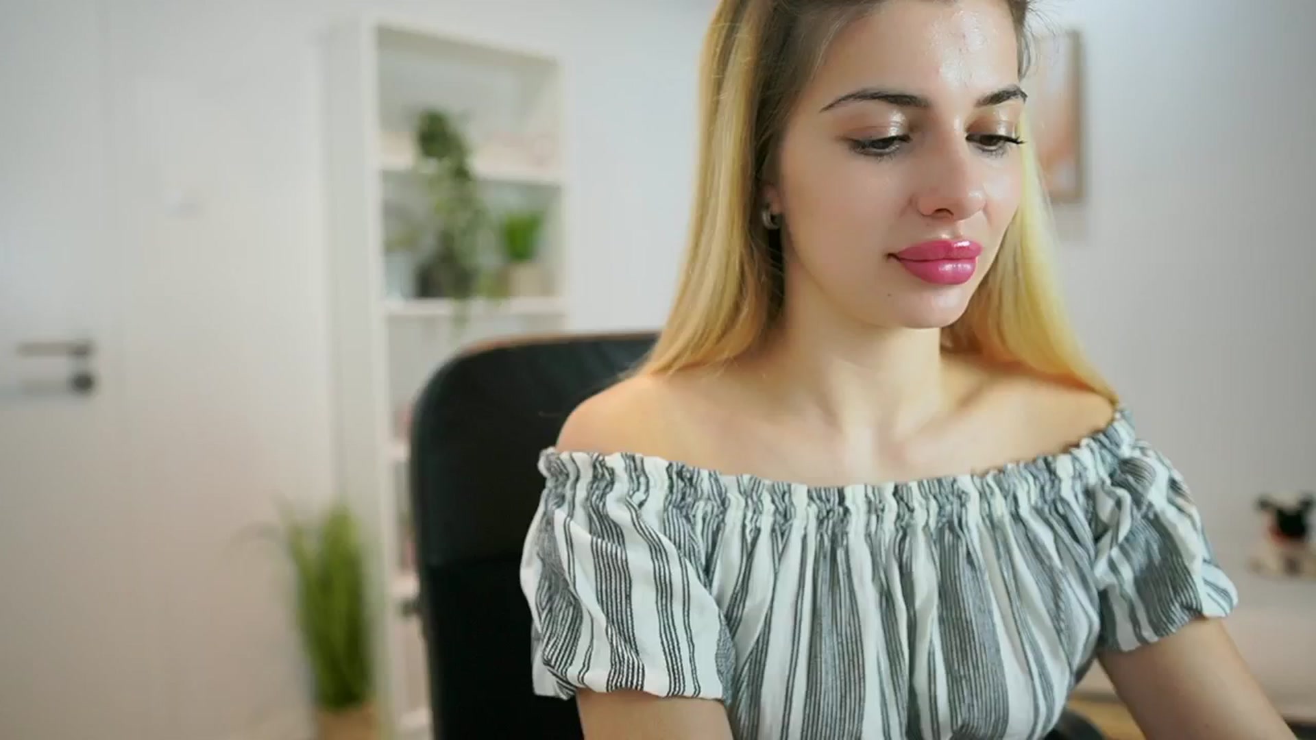 Gallery image thumbnail from Chroniclove69's myfreecams stream on, 01/12/2025, 15:08 image 4 of 20