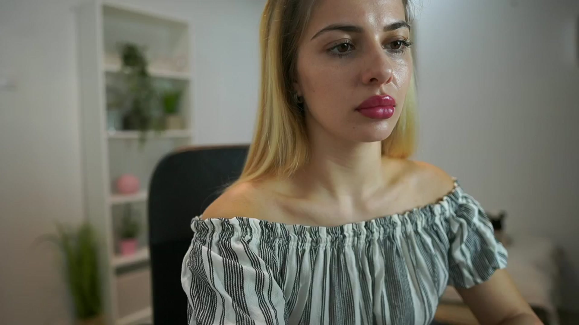 Gallery image thumbnail from Chroniclove69's myfreecams stream on, 01/12/2025, 15:08 image 6 of 20