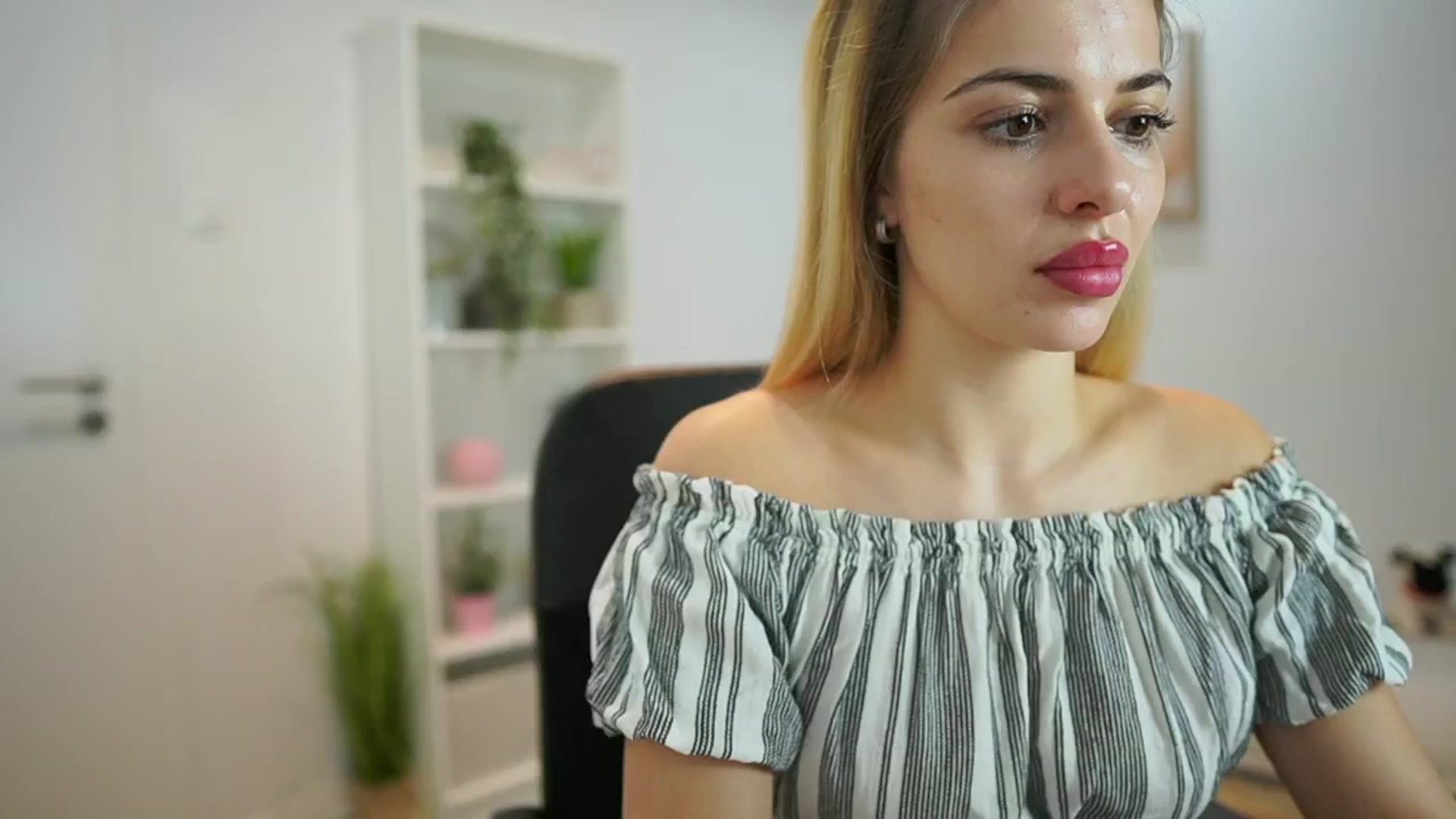 Gallery image thumbnail from Chroniclove69's myfreecams stream on, 01/12/2025, 15:08 image 5 of 20