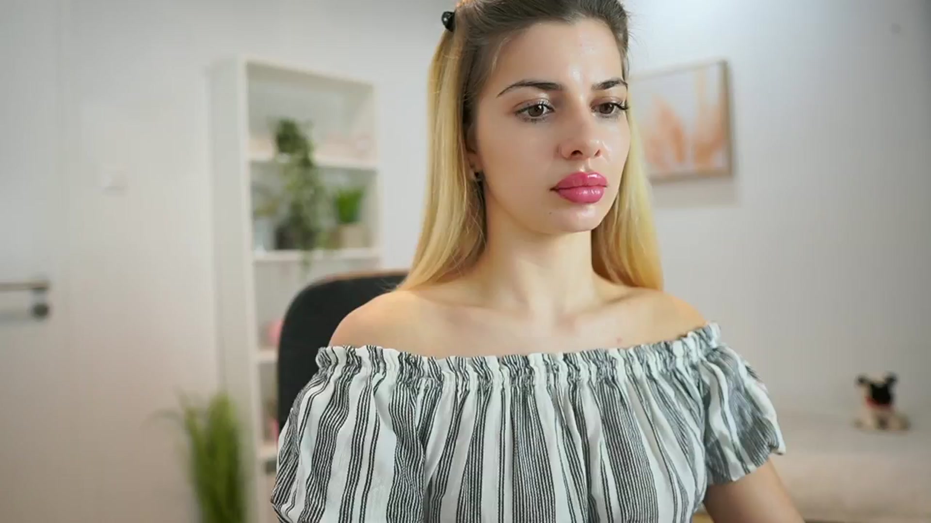 Gallery image thumbnail from Chroniclove69's myfreecams stream on, 01/12/2025, 17:18 image 1 of 20