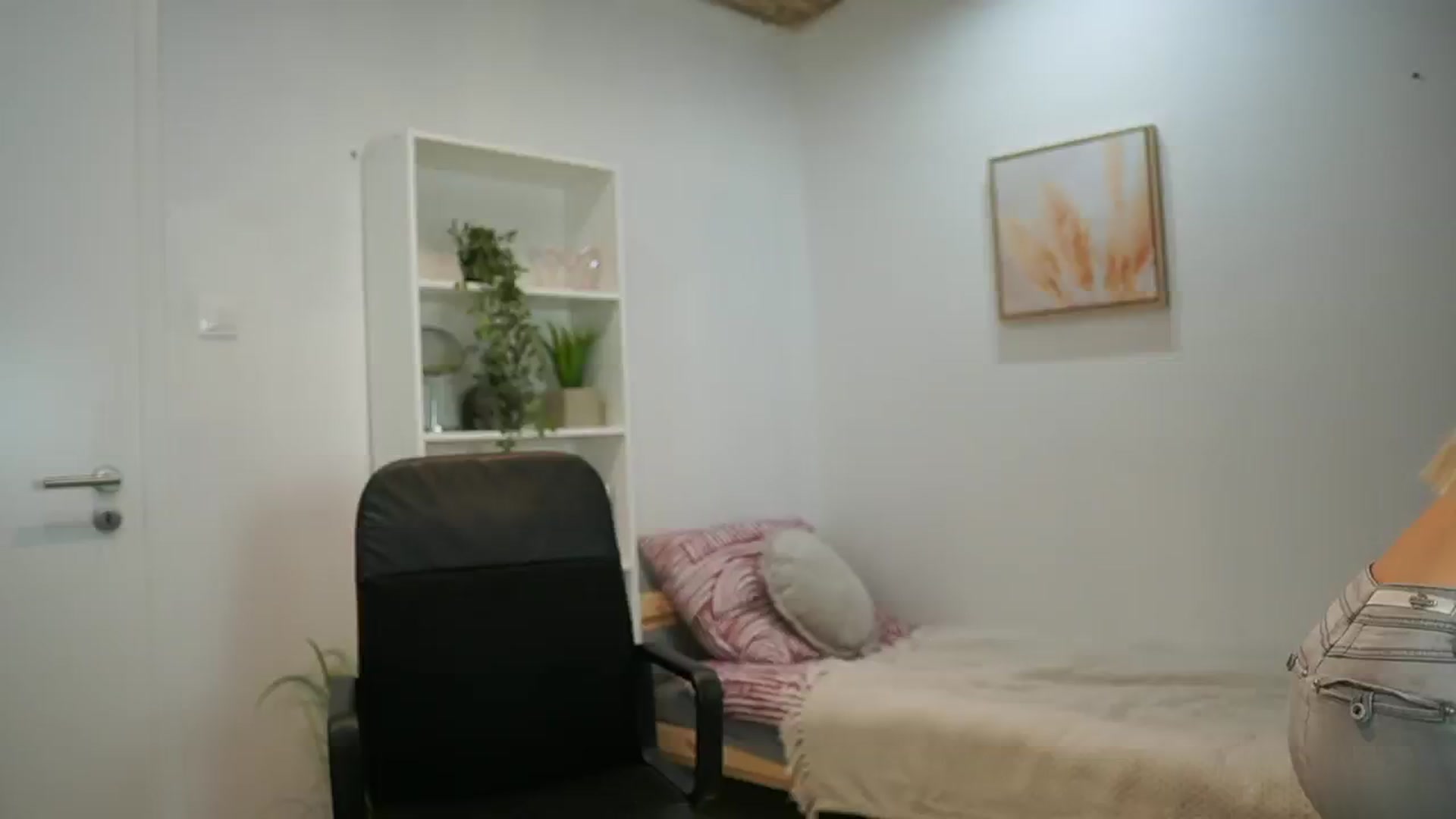 Gallery image thumbnail from Chroniclove69's myfreecams stream on, 01/12/2025, 17:18 image 15 of 20