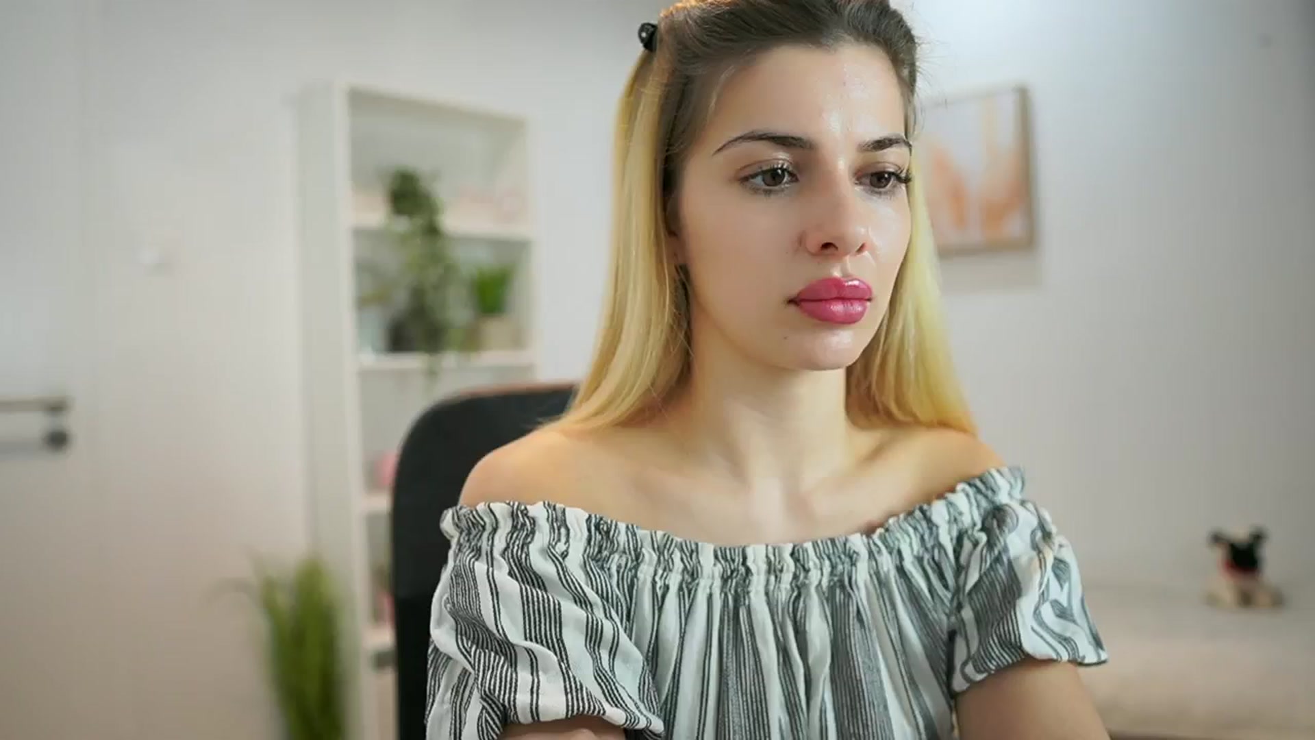 Gallery image thumbnail from Chroniclove69's myfreecams stream on, 01/12/2025, 17:18 image 4 of 20