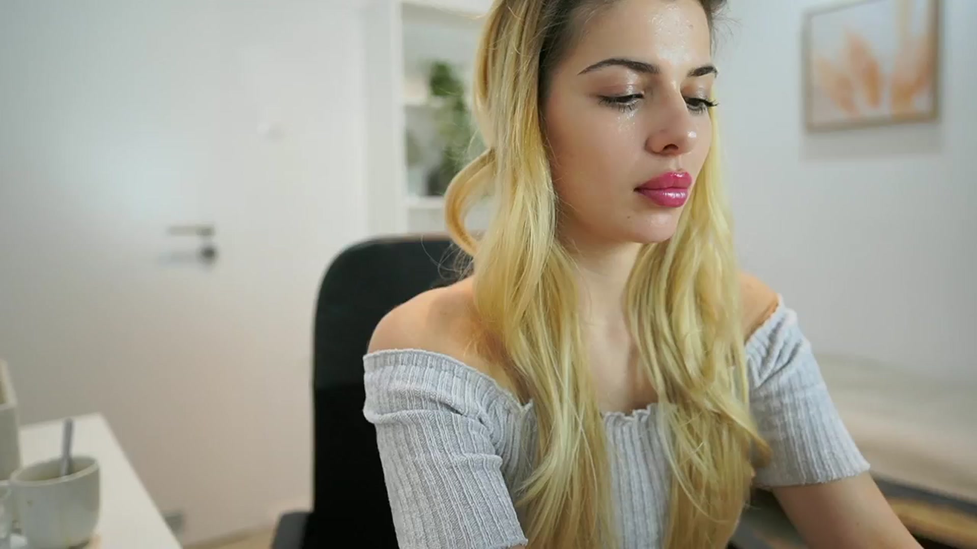 Gallery image thumbnail from Chroniclove69's myfreecams stream on, 01/17/2025, 15:24 image 14 of 20