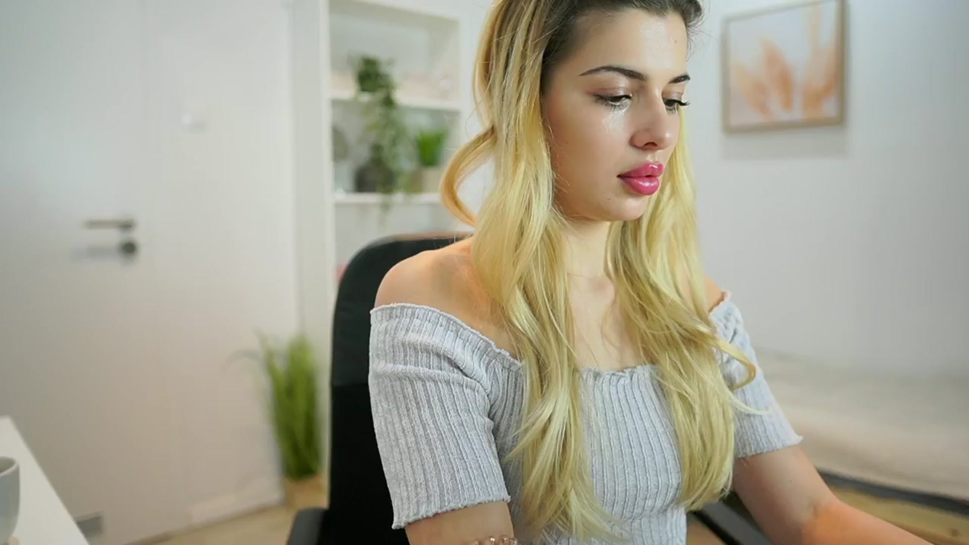 Gallery image thumbnail from Chroniclove69's myfreecams stream on, 01/17/2025, 15:24 image 4 of 20