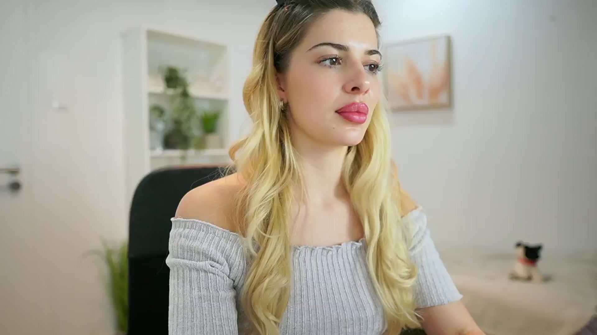 Gallery image thumbnail from Chroniclove69's myfreecams stream on, 01/22/2025, 16:49 image 17 of 20