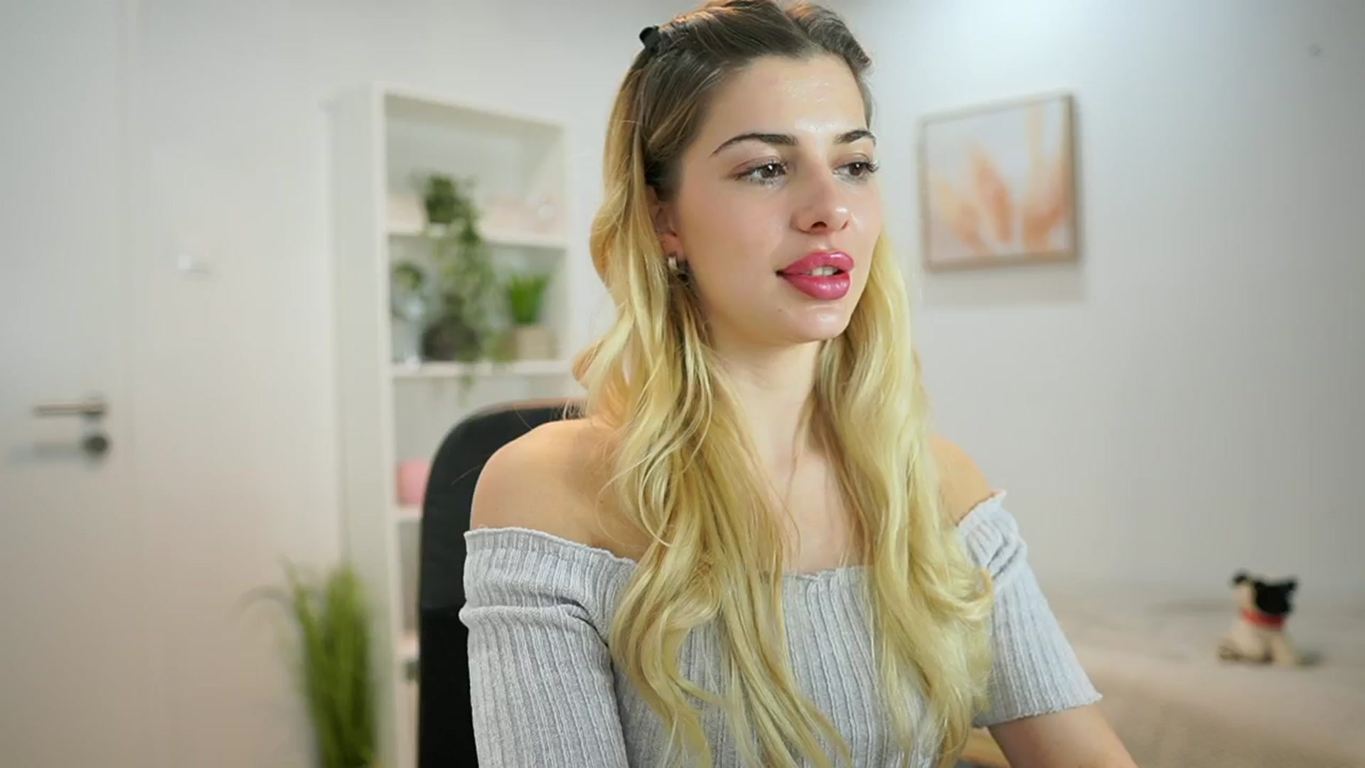 Gallery image thumbnail from Chroniclove69's myfreecams stream on, 01/22/2025, 16:49 image 15 of 20