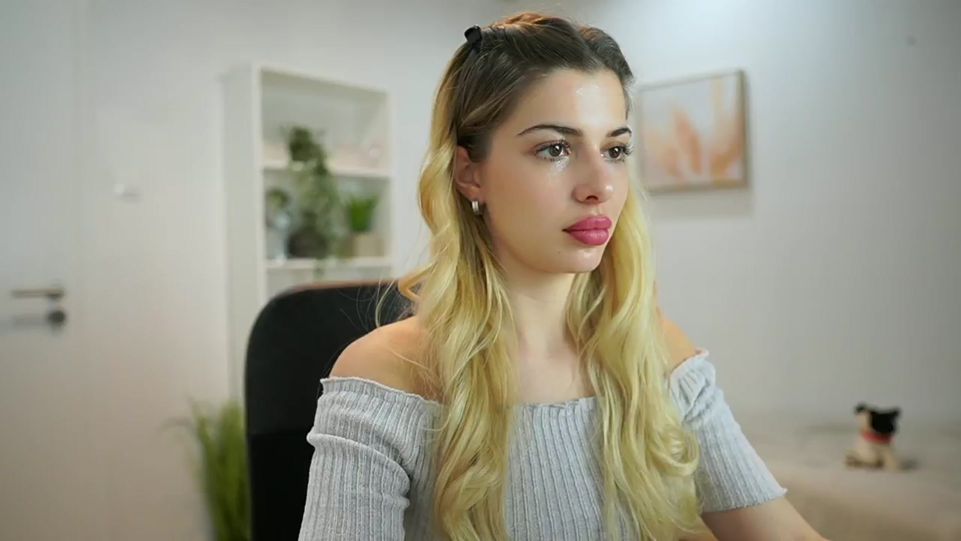 Gallery image thumbnail from Chroniclove69's myfreecams stream on, 01/22/2025, 17:42 image 10 of 20