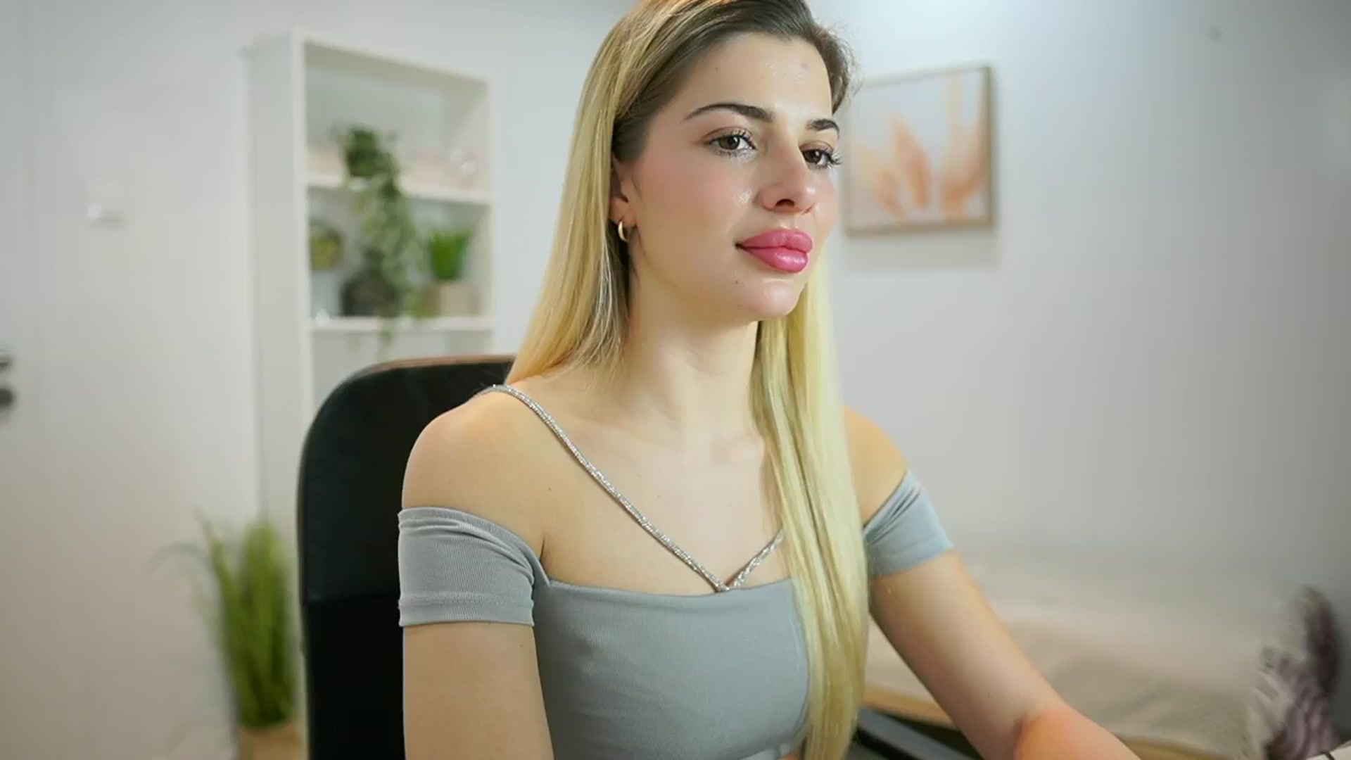 Gallery image thumbnail from Chroniclove69's myfreecams stream on, 01/27/2025, 16:24 image 5 of 20