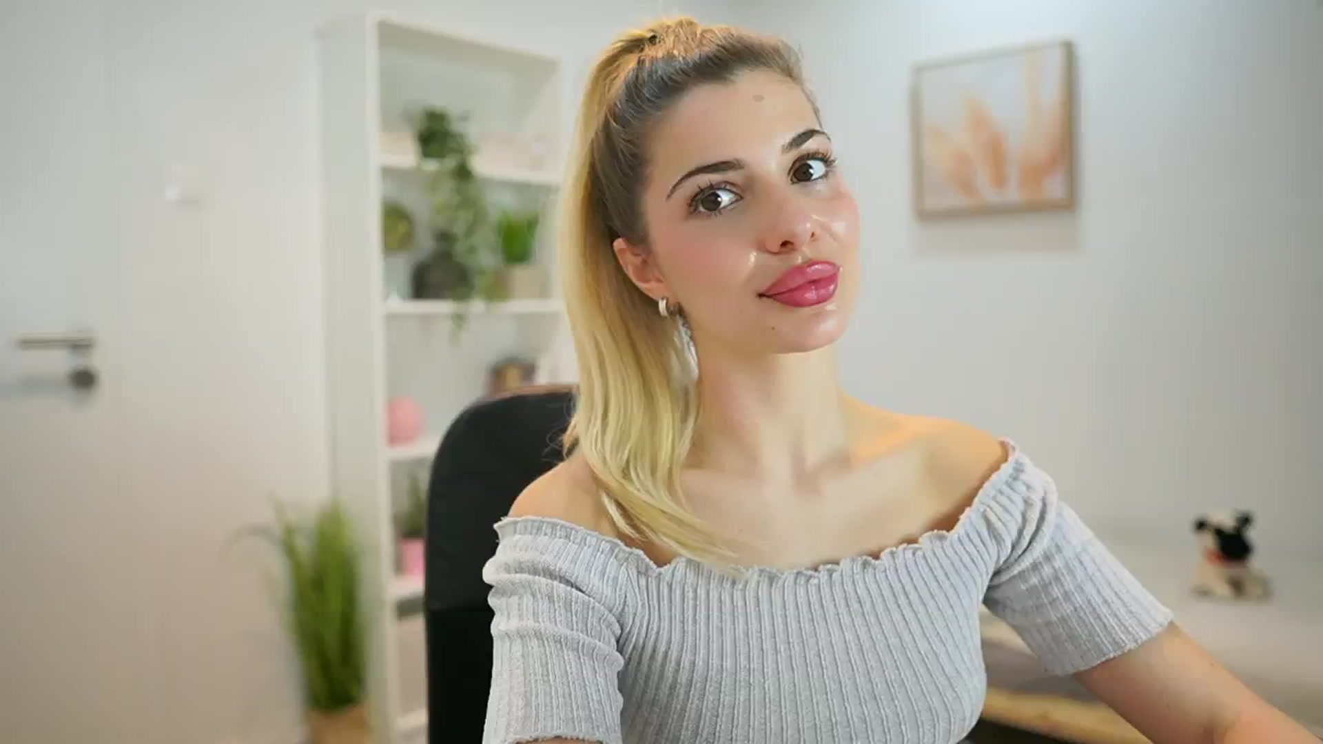 Gallery image thumbnail from Chroniclove69's myfreecams stream on, 01/29/2025, 15:18 image 6 of 20