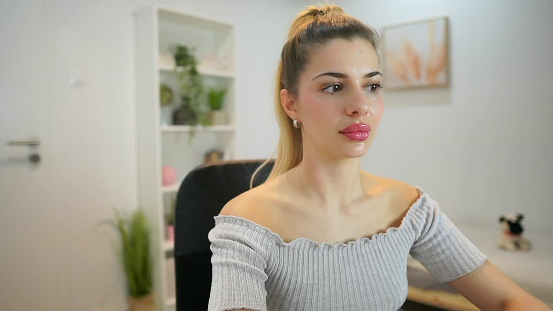 Gallery image thumbnail from Chroniclove69's myfreecams stream on, 01/29/2025, 15:18 image 10 of 20