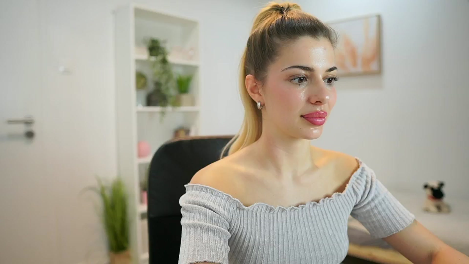 Gallery image thumbnail from Chroniclove69's myfreecams stream on, 01/29/2025, 15:18 image 11 of 20