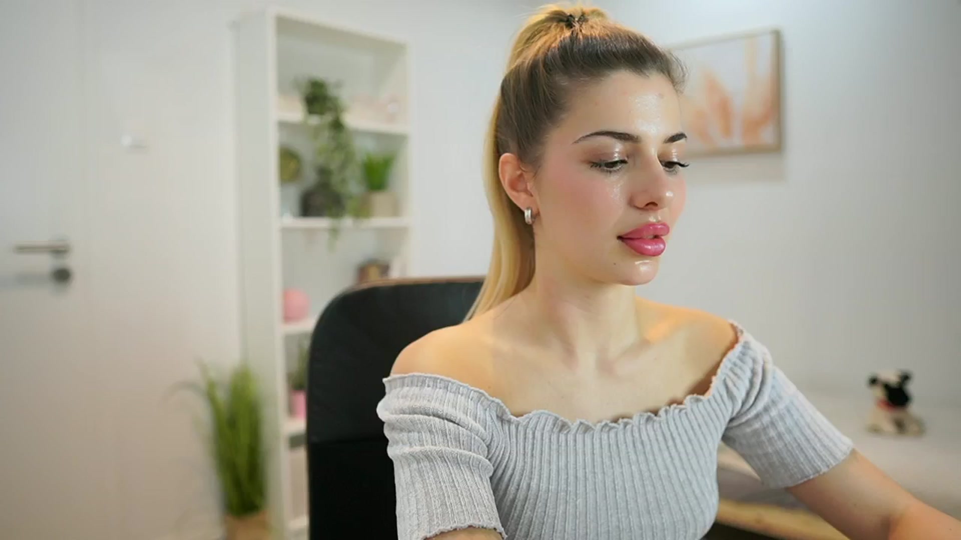 Gallery image thumbnail from Chroniclove69's myfreecams stream on, 01/29/2025, 15:18 image 13 of 20