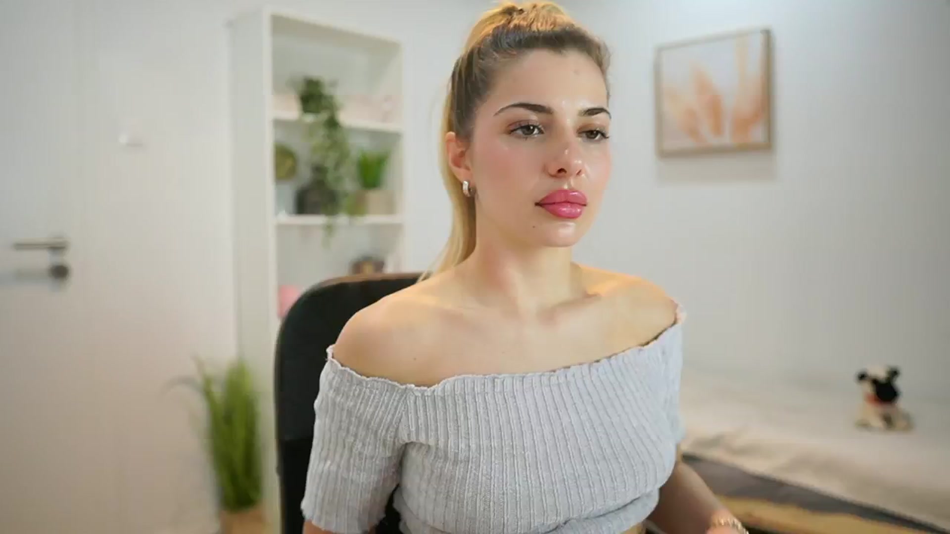 Gallery image thumbnail from Chroniclove69's myfreecams stream on, 01/29/2025, 15:18 image 3 of 20