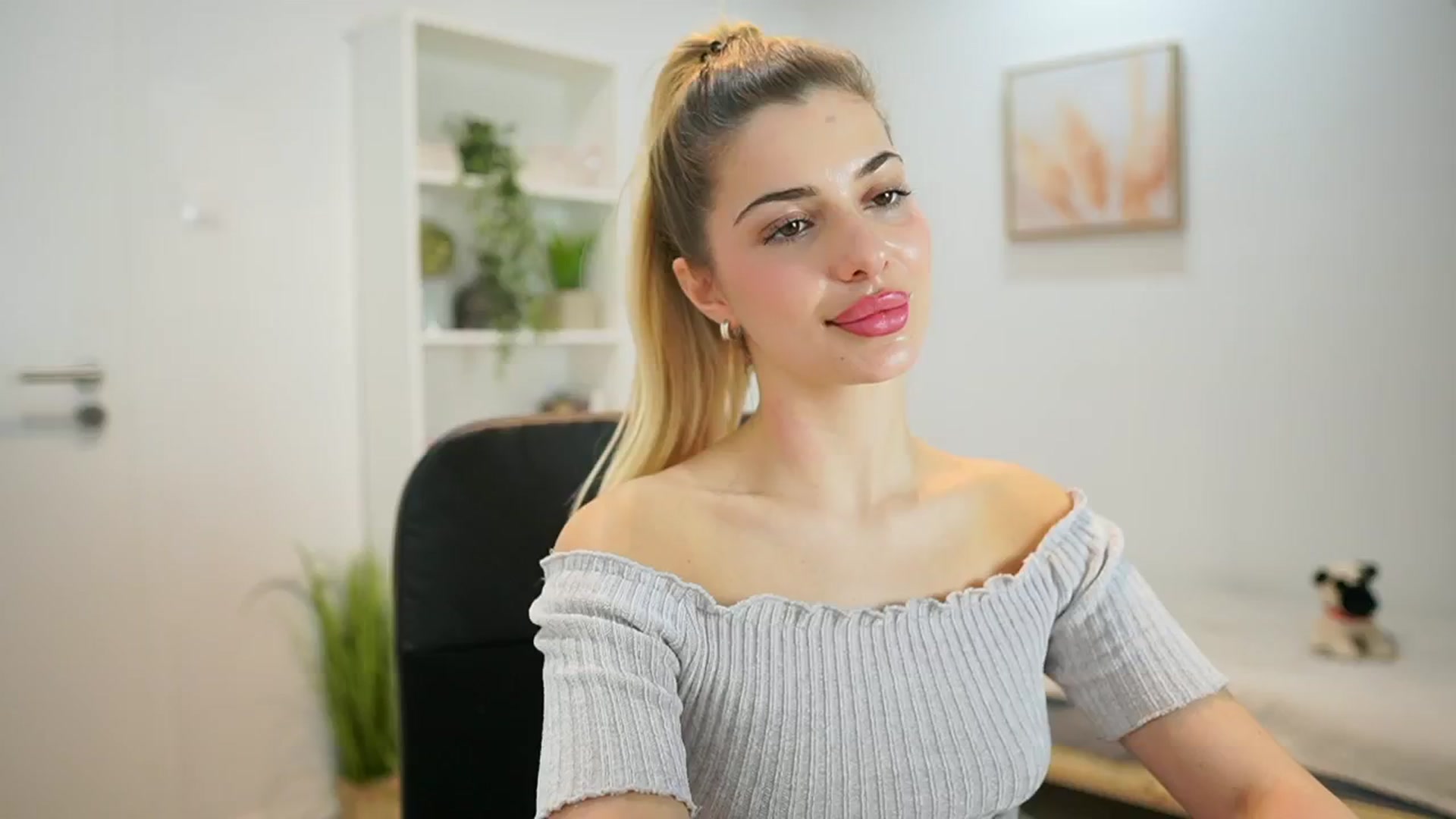 Gallery image thumbnail from Chroniclove69's myfreecams stream on, 01/29/2025, 15:18 image 2 of 20
